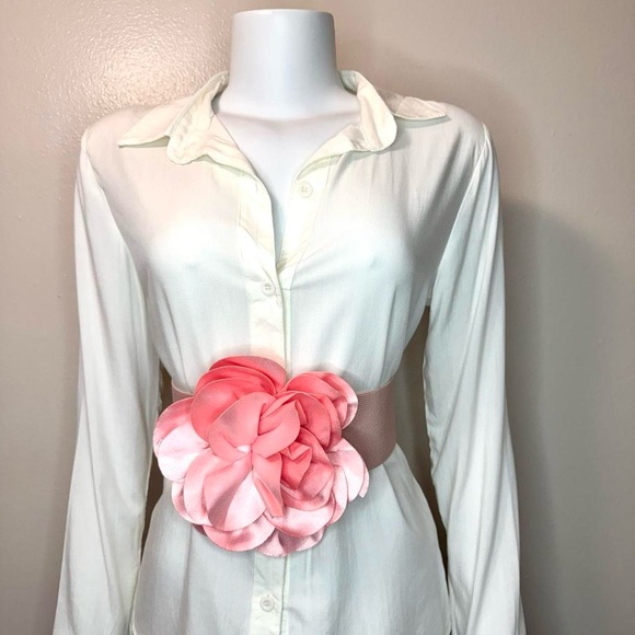 Light pink statement satin flower wide elastic waistband belt - Picture 2 of 8